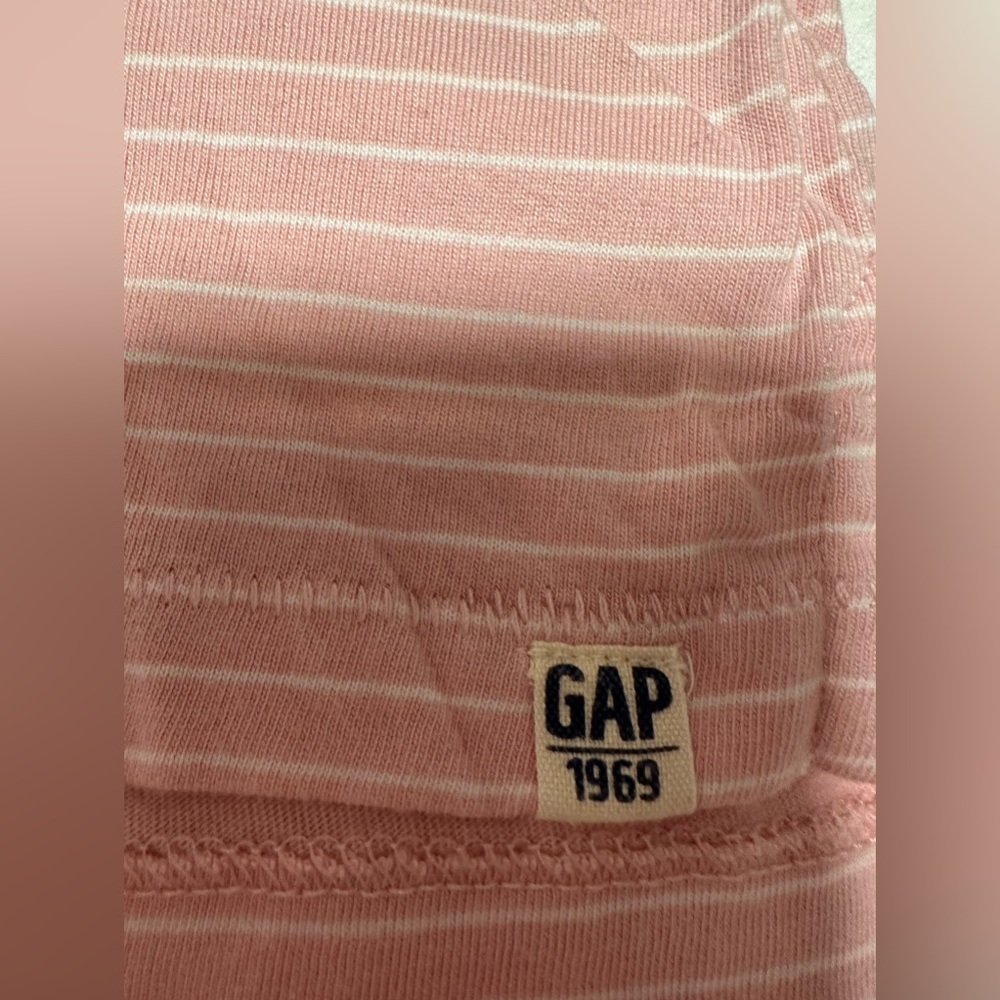 Gap - Picture 2 of 3